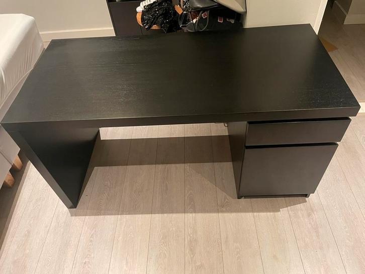 Ikea Malm bureau - zwart, Huis en Inrichting, Bureaus, Zo goed als nieuw, Bureau, Ophalen