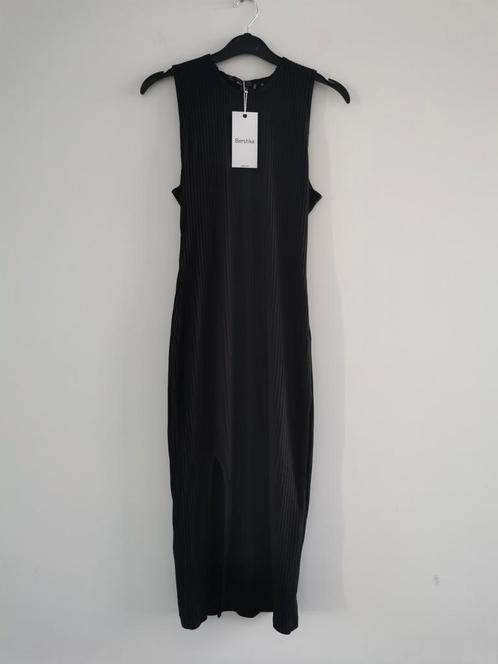 Bershka jurk mt. S, Kleding | Dames, Jurken, Nieuw, Maat 36 (S), Zwart, Onder de knie, Verzenden