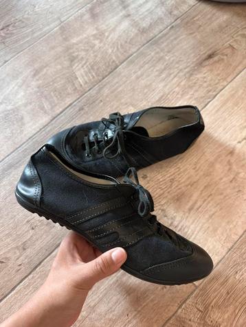 twirlschoenen/ majorette schoenen zwart 23 (EU maat 36). beschikbaar voor biedingen