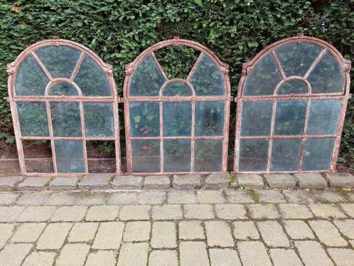 3 stuks mooie oude gietijzeren stalramen, kerkramen, Doe-het-zelf en Verbouw, Glas en Ramen, Zo goed als nieuw, Ophalen of Verzenden