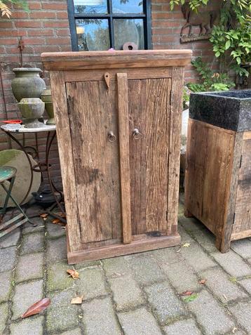 Stoere meidenkast / kast van Old Wood beschikbaar voor biedingen