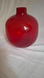 Rode glazen bolvormige vaas, Ophalen of Verzenden, Minder dan 50 cm, Rood, Glas
