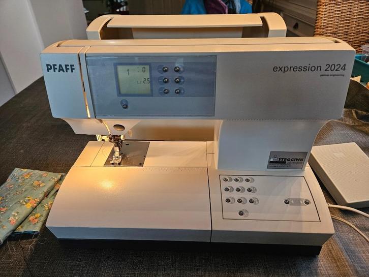 Pfaff Expression 2024, Hobby en Vrije tijd, Naaimachines en Toebehoren, Naaimachine, Pfaff, Ophalen of Verzenden