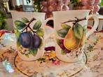2 geweldige fruit kopjes cabriolet garden bone china, Antiek en Kunst, Antiek | Servies compleet, Ophalen of Verzenden