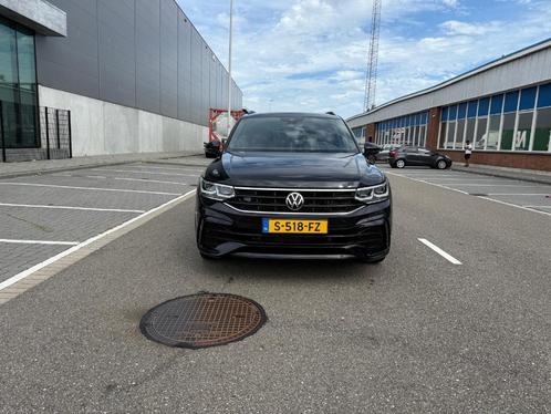 Volkswagen Tiguan 1.5 TSI 150pk DSG 2022 Zwart(Blackstyle), Auto's, Volkswagen, Bedrijf, Tiguan, ABS, Achteruitrijcamera, Adaptive Cruise Control