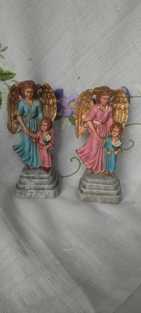 1024 Beeldje Engelbewaarder met kind - Jongen of meisje, Verzamelen, Religie, Zo goed als nieuw, Christendom | Katholiek, Beeld(je)