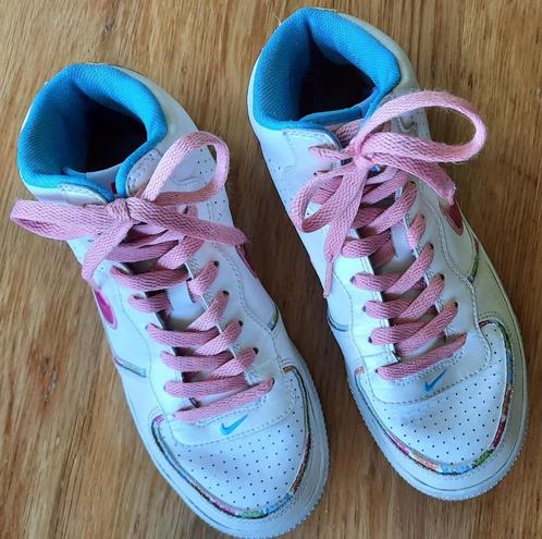 Leuke Nike baskets maat 36,5 wit roze, Kinderen en Baby's, Kinderkleding | Schoenen en Sokken, Gebruikt, Sportschoenen, Meisje