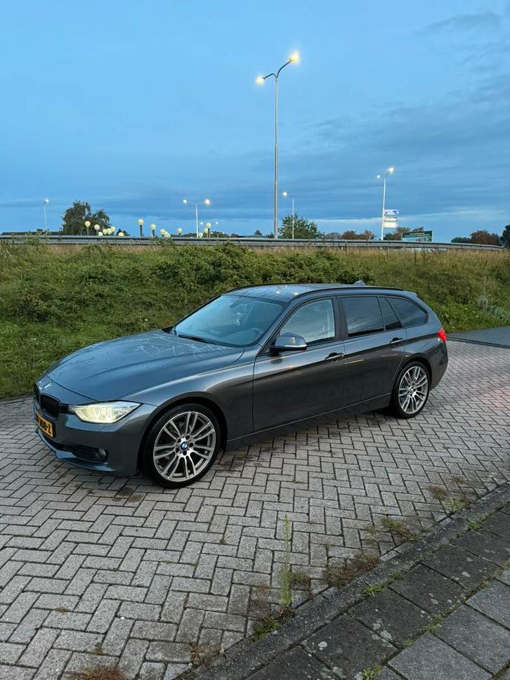 BMW 3-Serie 318d 143pk Aut 2013 Grijs, Auto's, BMW, Particulier, 3-Serie, ABS, Adaptieve lichten, Airbags, Airconditioning, Alarm