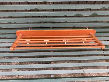 Vintage houten kapstok beschikbaar voor biedingen