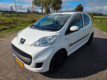 Peugeot 107 Sportium 1.0 12V 5DR 2011 Wit Carplay Airco  beschikbaar voor biedingen