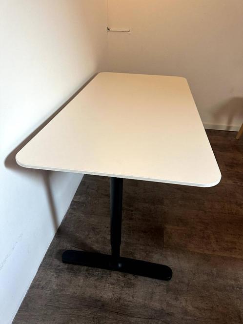 IKEA desk white/black 160cm x 80cm, Huis en Inrichting, Bureaus, Zo goed als nieuw, Bureau, Ophalen