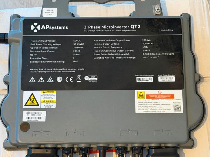 4X 3-Phase Microinverter QT2 ap systems. Nieuw, Doe-het-zelf en Verbouw, Elektra en Kabels, Nieuw, Ophalen