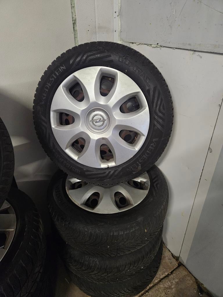 Winterbanden Opel Corsa D (4x100) + Meerdere Modellen, Auto-onderdelen, Banden en Velgen, Gebruikt, 15 inch, Banden en Velgen