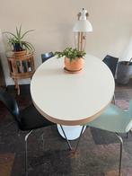 Ovale witte tafel, Huis en Inrichting, Tafels | Eettafels, Ophalen, Zo goed als nieuw, Vijf personen of meer, Ovaal
