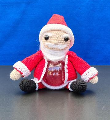 Gehaakte kerstman beschikbaar voor biedingen