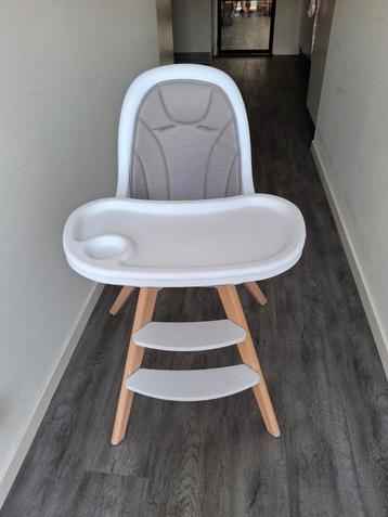 Verstelbare kinderstoel effen van kleur.  beschikbaar voor biedingen