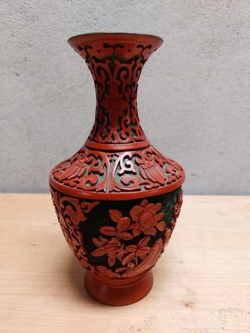 Handgesneden rode lakvaas – Chinees cinnaber lakwerk  beschikbaar voor biedingen