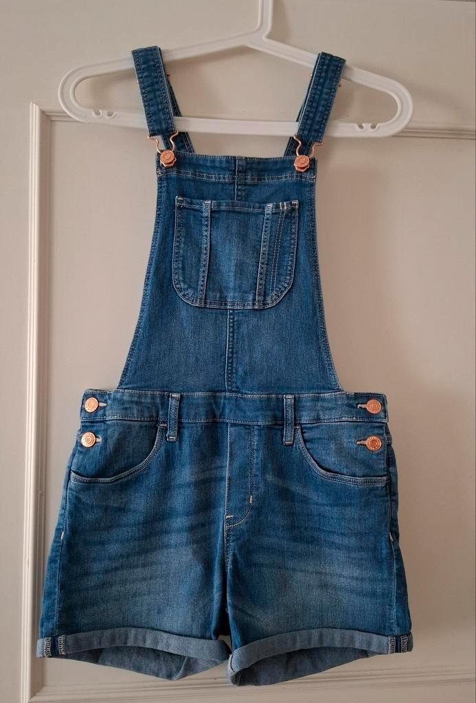 Stoere spijker tuinbroek en gaaf spijker rokje!, Kinderen en Baby's, Kinderkleding | Maat 104, Zo goed als nieuw, Meisje, Jurk of Rok