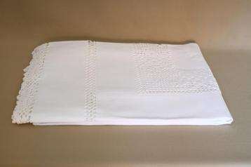 tafelkleed met gehaakte decoratie 120x160 cm  mooie staat beschikbaar voor biedingen