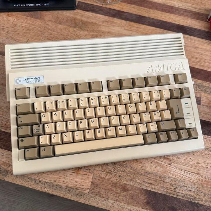 Commodore Amiga 600 HD - Gerecapped!, Computers en Software, Vintage Computers, Ophalen of Verzenden