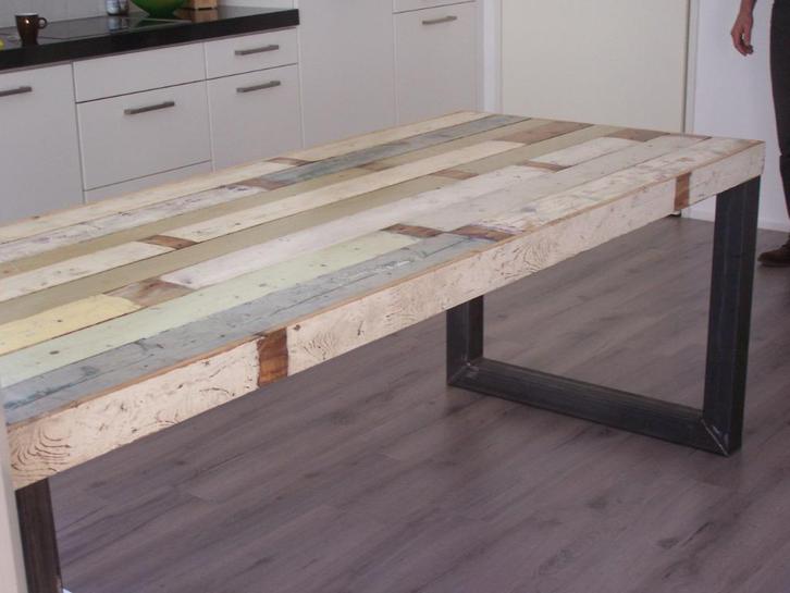 Tafel van sloophout met houten of stalen poten op maat., Antiek en Kunst, Antiek | Meubels | Tafels, Ophalen of Verzenden