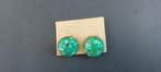 Vintage Oorbellen Goudkleurig met groen, wit, rood., Ophalen of Verzenden, Zo goed als nieuw, Rood, Overige materialen