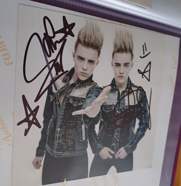Jedward handtekeningen gesigneerde foto  beschikbaar voor biedingen