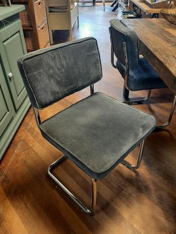Set van 4 grijze rib buisframestoelen beschikbaar voor biedingen