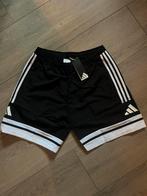 Adidas korte broek, Maat 52/54 (L), Zwart, Nieuw, Ophalen of Verzenden