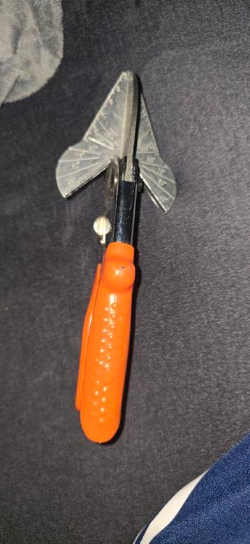 Hoekknipschaar - Gebruikt beschikbaar voor biedingen