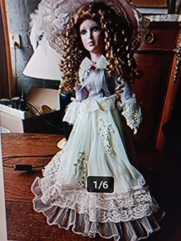 Prachtige porseleinen pop met victoriaanse kledij,{55 cm} beschikbaar voor biedingen