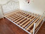Bedframe metaal 140 x 200, Huis en Inrichting, Slaapkamer | Bedden, Wit, Tweepersoons, Zo goed als nieuw, 200 cm