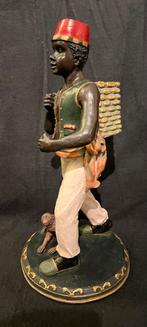 Decoratief Beeld Man met Mand en Aap, Verzamelen, Beelden en Beeldjes, Ophalen, Gebruikt, Mens