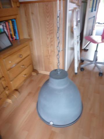 T.k.  Industriële Hanglamp. beschikbaar voor biedingen