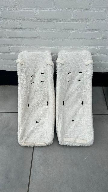 2x Melia Babyschaal met Schapenvacht beschikbaar voor biedingen