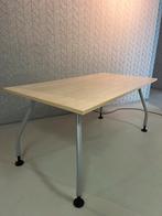 Lichtbruin bureau (2 beschikbaar)- €30 voor 2, Huis en Inrichting, Ophalen, Gebruikt, Bureau