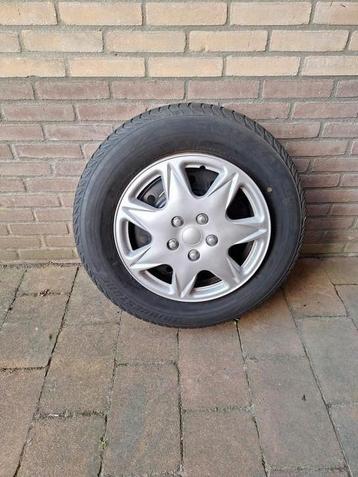 Wieldoppen 16" in nette staat.  beschikbaar voor biedingen