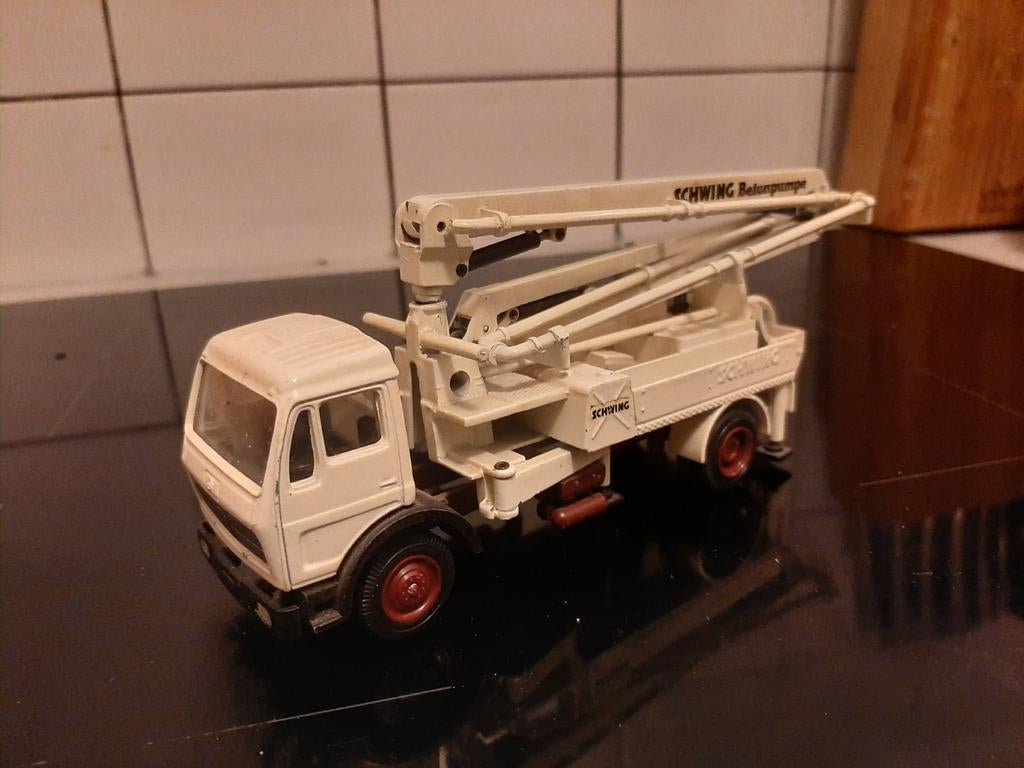 Mercedes Benz betonpomp wagen 1:50, Hobby en Vrije tijd, Modelauto's | 1:50, Ophalen of Verzenden, Gebruikt, Bus of Vrachtwagen