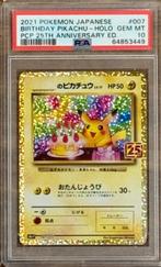 PSA 10 - Birthday Pikachu  Holo 25th Anniversary, Hobby en Vrije tijd, Verzamelkaartspellen | Pokémon, Ophalen of Verzenden, Nieuw