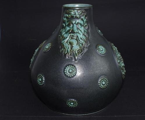 Puntgave groen-zwarte baardmankruik 16,5 cm  Hele mooie staa, Antiek en Kunst, Antiek | Keramiek en Aardewerk, Ophalen of Verzenden