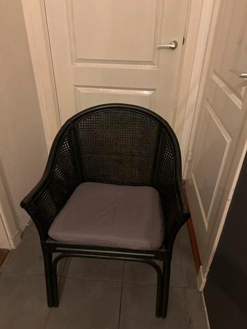 Mooie zwarte tuinstoel - Elke dag €1 minder beschikbaar voor biedingen