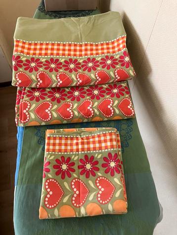Set van 2 Retro Dekbedhoezen 1.80 cm x 1.40 cm beschikbaar voor biedingen