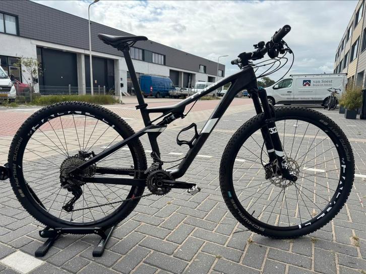 Cube AMS 100 C:68 race full carbon mountainbike, Fietsen en Brommers, Fietsen | Mountainbikes en ATB, Zo goed als nieuw, Heren