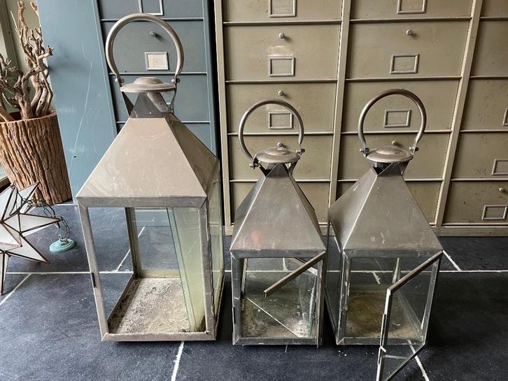 Windlichten 3 stuks opknappers metaal glas, Huis en Inrichting, Woonaccessoires | Kandelaars en Kaarsen, Gebruikt, 50 tot 75 cm