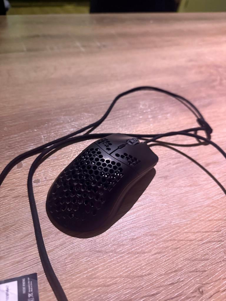 Glorious Model O Matte Black Gaming Muis + Muismat, Computers en Software, Muizen, Ophalen of Verzenden, Zo goed als nieuw, Gaming muis