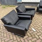Vintage zwart leren fauteuils chromen sleevoeten jaren 60, Huis en Inrichting, Fauteuils, Ophalen, Gebruikt, 75 tot 100 cm, Metaal