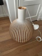 Secto Design, Octo 4240, Huis en Inrichting, Lampen | Hanglampen, Scandinavisch, Zo goed als nieuw, Hout, 50 tot 75 cm