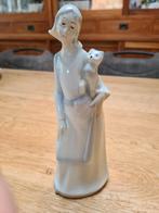Porseleinen beeldje meisje met kat, Antiek en Kunst, Ophalen of Verzenden
