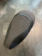 (Rood) suede Vespa sprint/primavera duo mono rs zadel (50cc), Ophalen of Verzenden, Nieuw, Zadel, Vespa