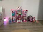 Barbiehuis compleet met Barbies en accessoires, Ophalen of Verzenden, Gebruikt, Poppenhuis